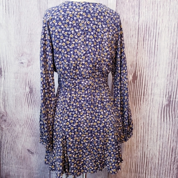 ZARA Long-sleeved Floral V-Neck Mini Dress - Picture 3 of 9